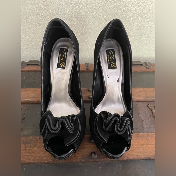 PinUp Couture Pleaser Black faux suede platform peep toe heels size 9 ~ - Picture 4 of 12